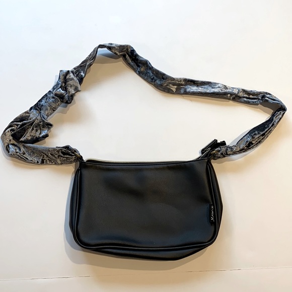Twig & Arrow Small Black Purse Gray Velvet Strap Zipper Bag D24 - Picture 1 of 16